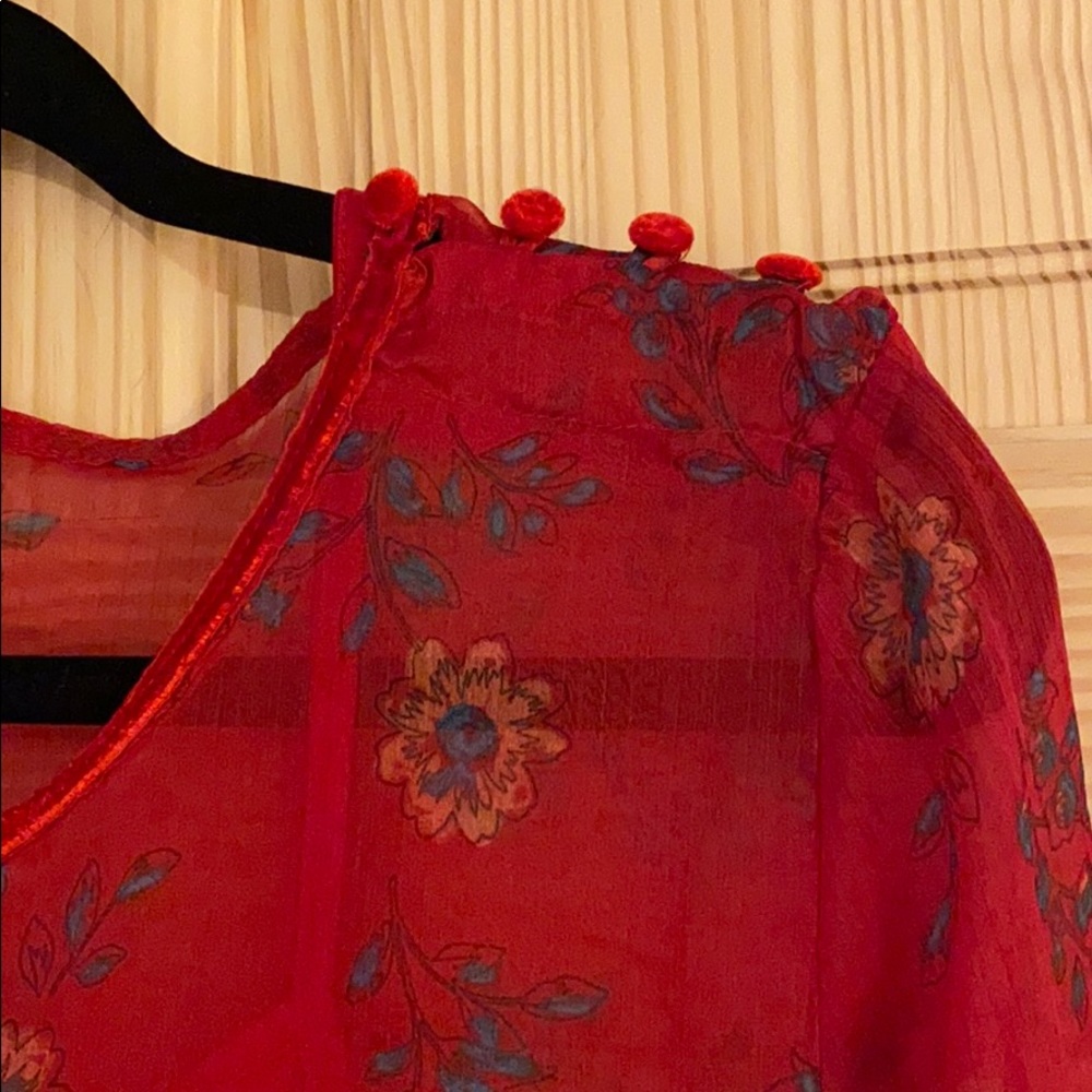🔥SALE🔥 6/$25 🌹Red Lace with Flowers Blouse🌹
